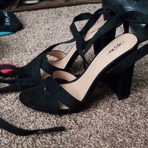 Shoes - Picture 2 of 3